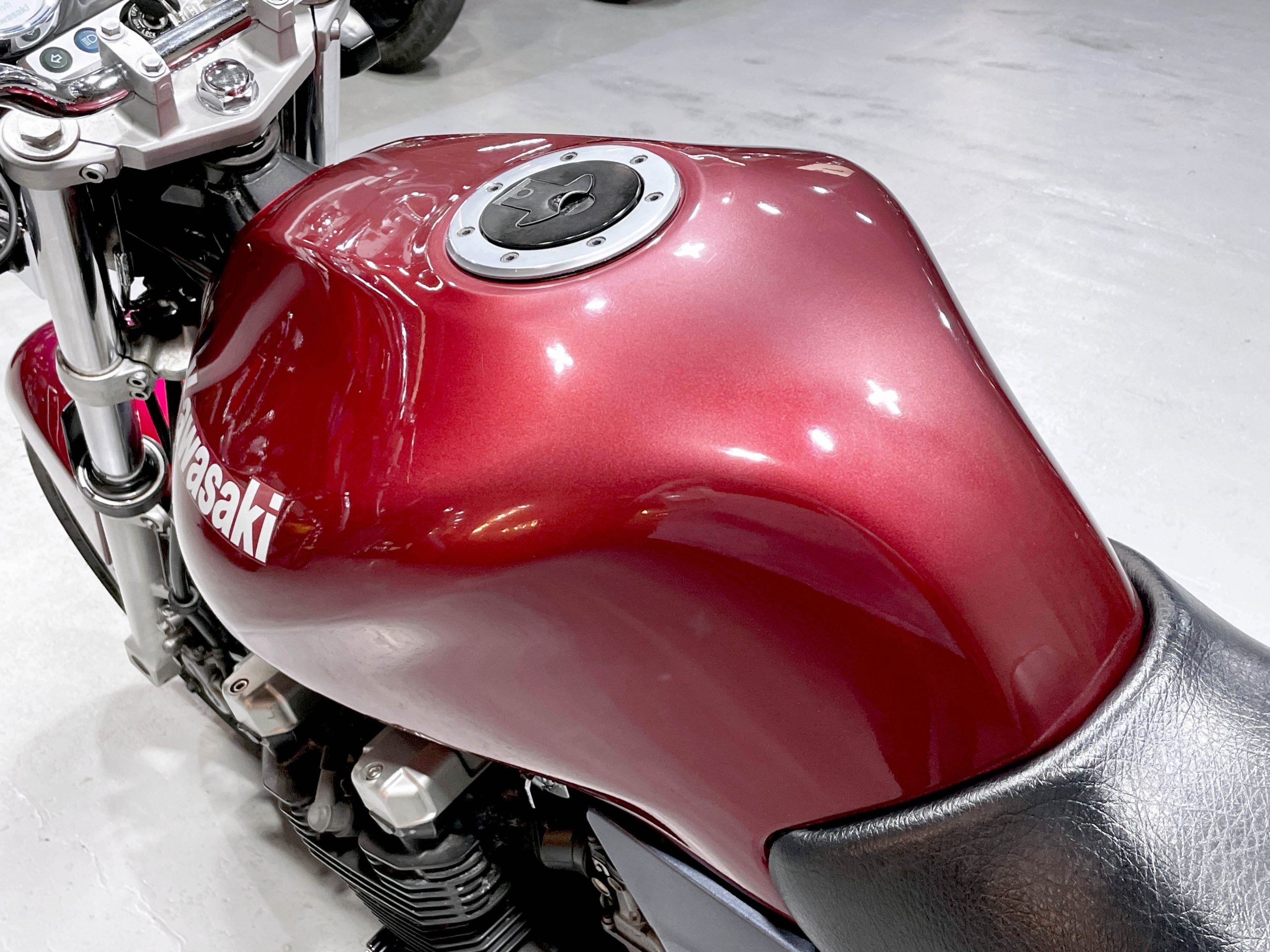 KAWASAKI ZR-7 ZR750F – 京都のバイクショップSPEC-M（スペック