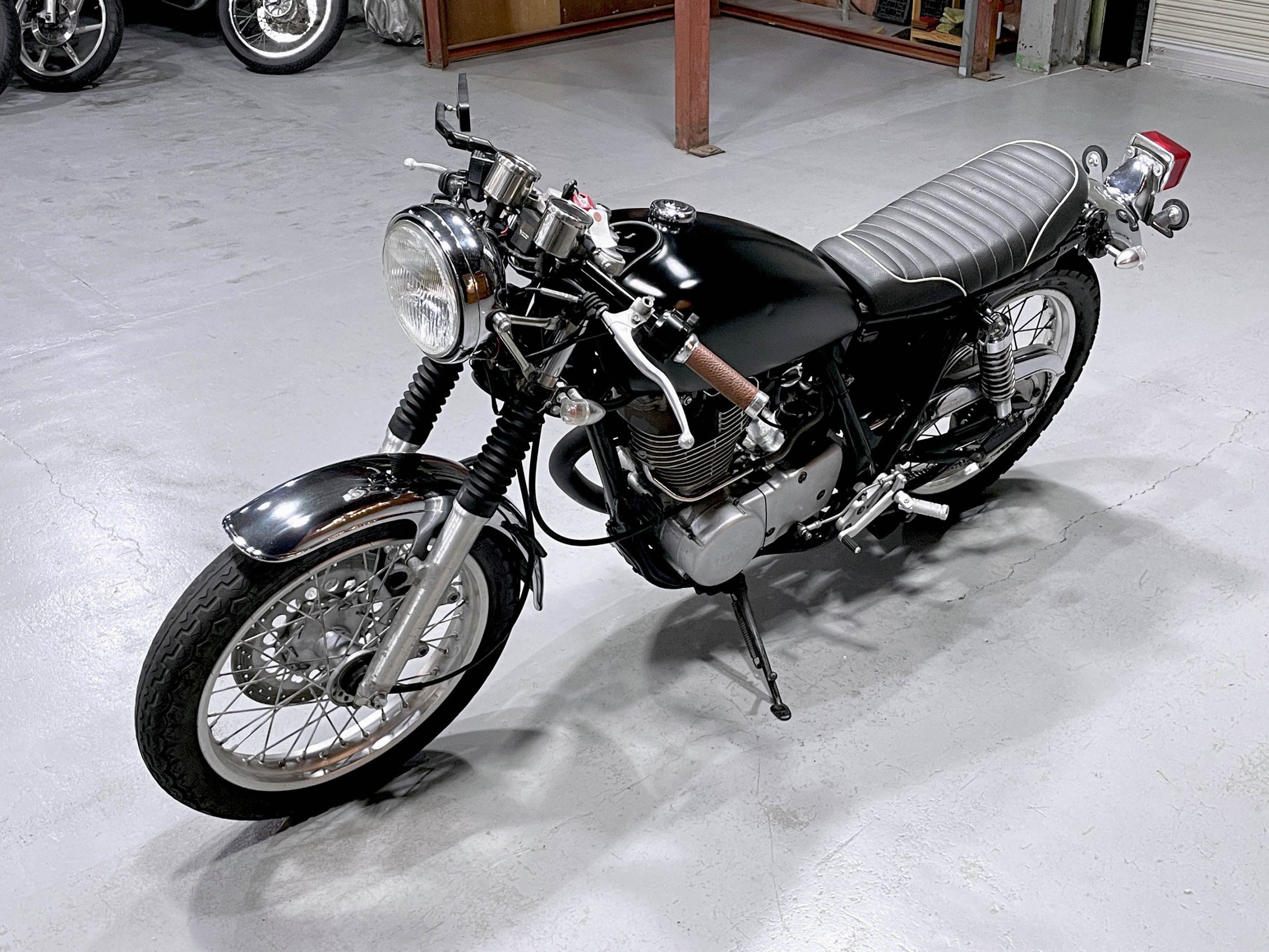 YAMAHA SR400 RH01J – 京都のバイクショップSPEC-M（スペック