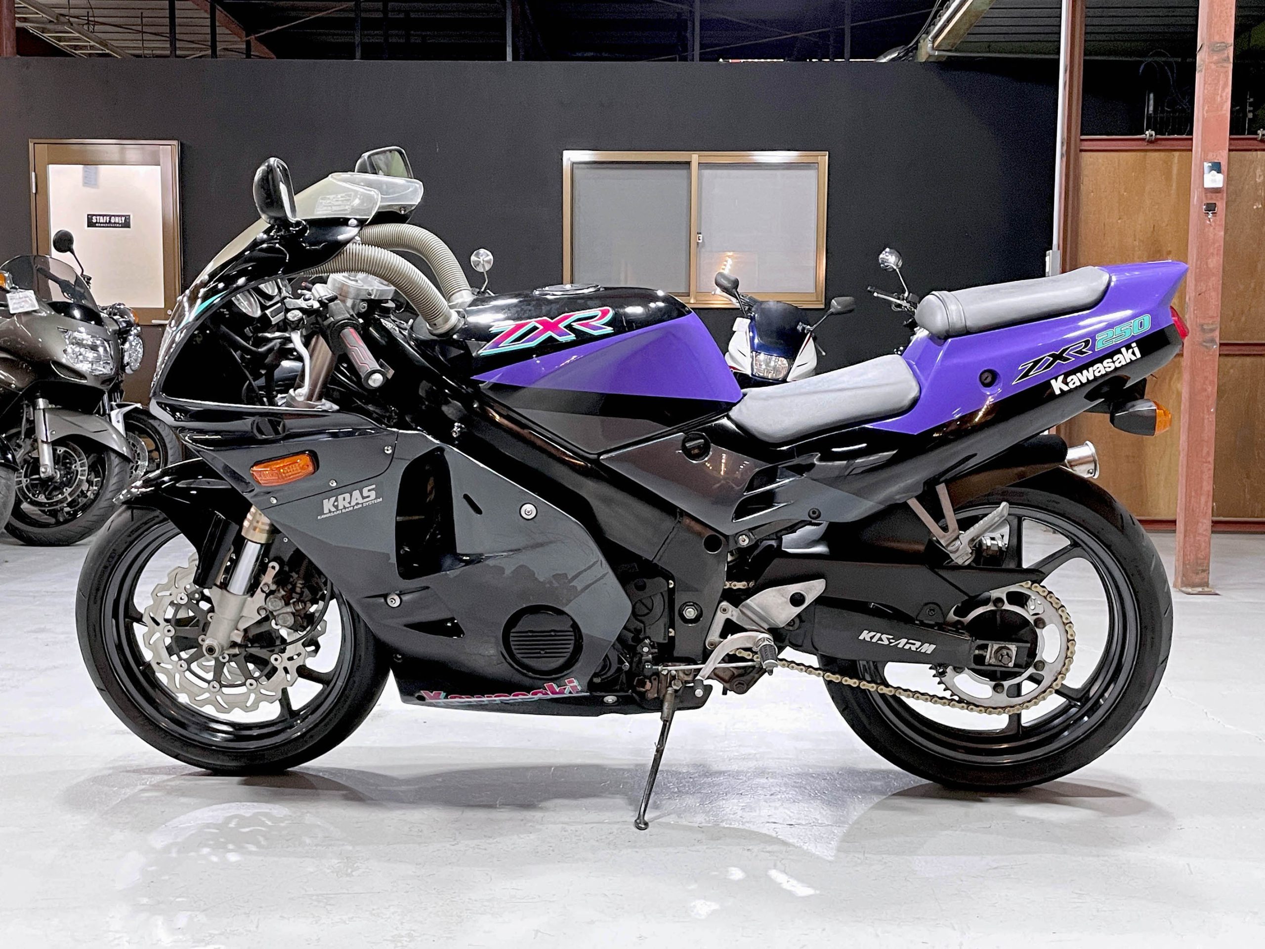 ZXR250【1989～99年式】を売る！最新の買取相場と査定価格をCheck