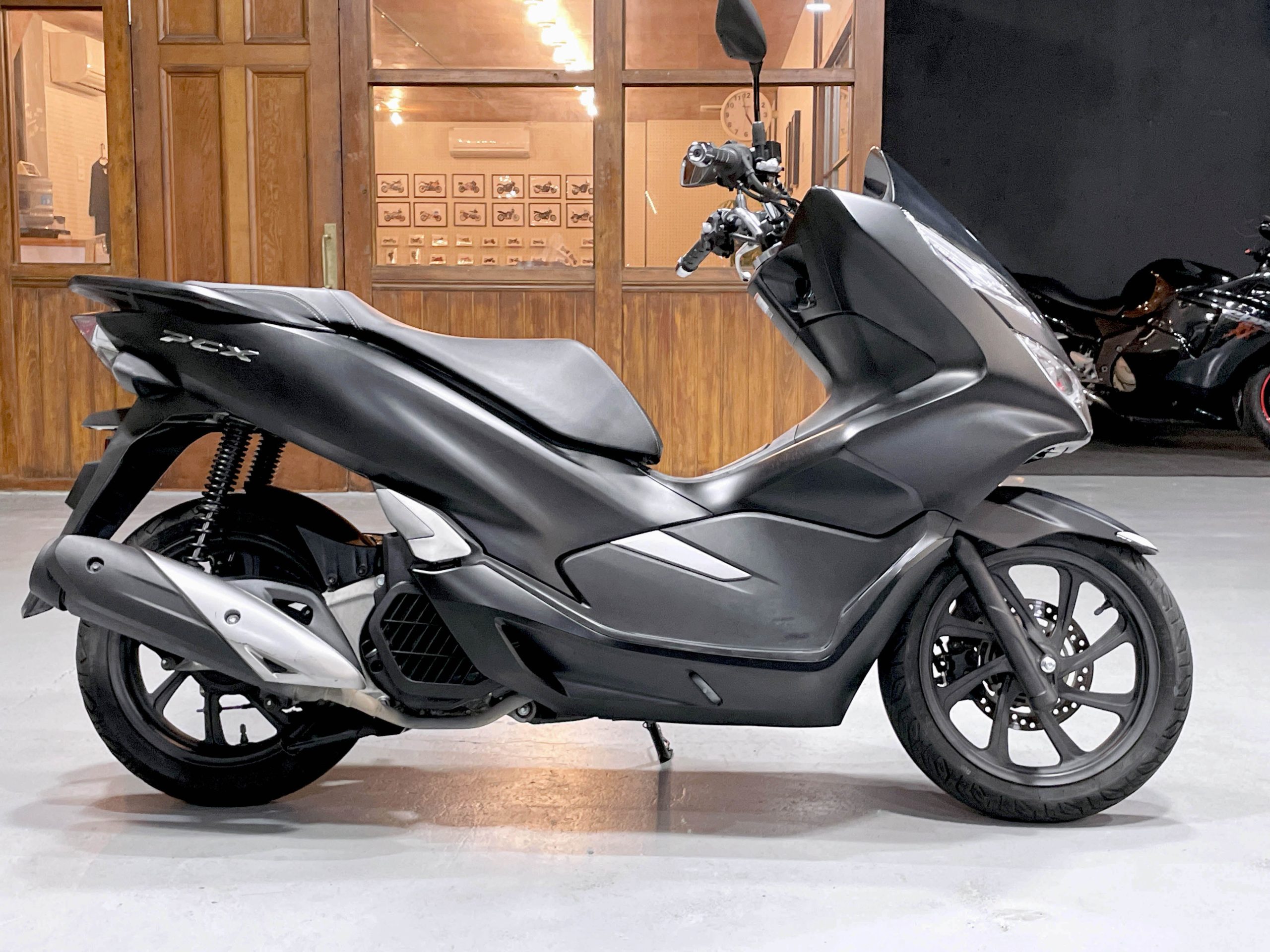 PCX 125cc 走行2043km 底走行車 JF81 PCX 125cc 走行2043km 底走行車 JF81